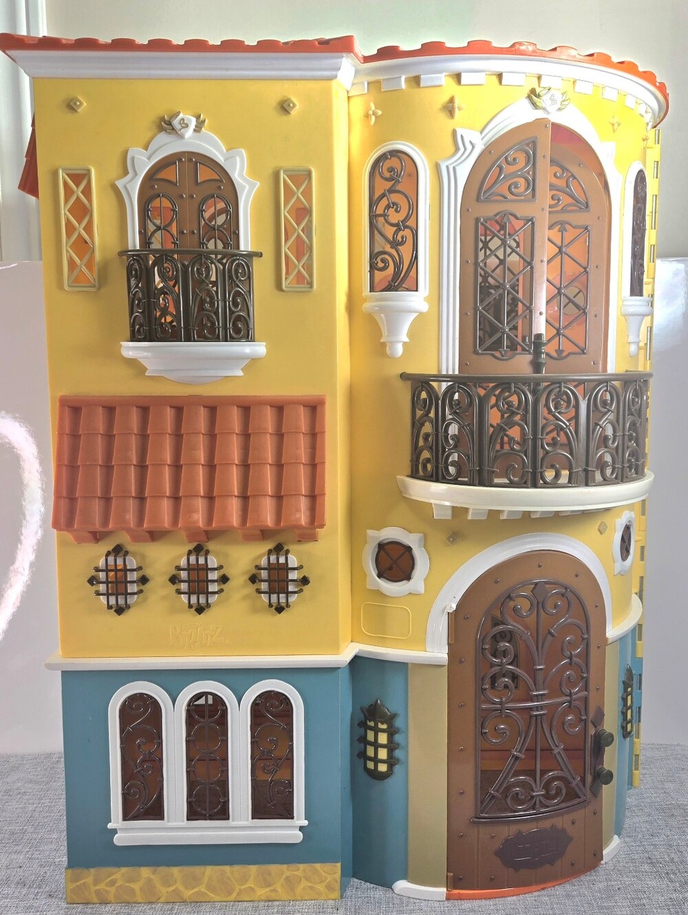 Rare Bratz Passion 4 Fashion Mansion Large Folding House Toy No Accessories MGA
